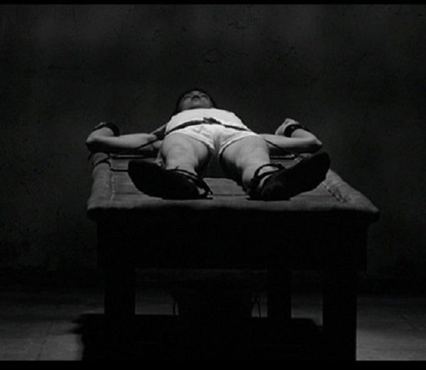 Figura 4. Pasolini morto (foto di repertorio, dettaglio, 1975).