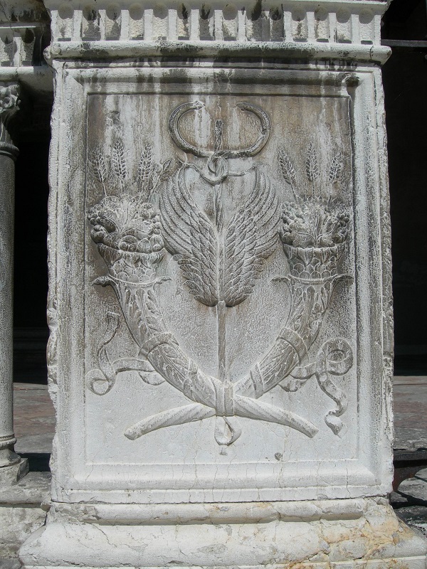 verona-loggia-del-consiglio-balaustra-caduceo-cornucopie