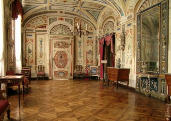 sala-tre-finestre-1780-castello-masino-caravino