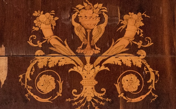 cassettone-intarsiato-maggiolini-lombardia-fine-xviii-secolo-collezione-cagnola-gazzada