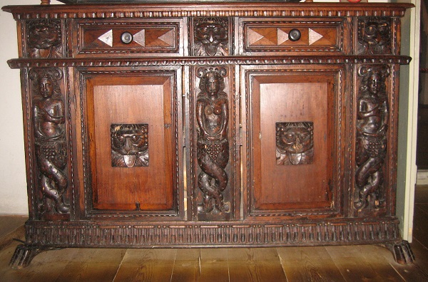 bottega-bergamasca-credenza-xvii-secolo-san-pietroburgo-palazzo-mensikov