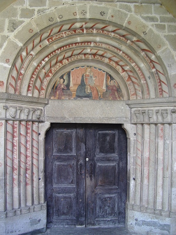 santa-maria-assunta-elva-cuneo-portale