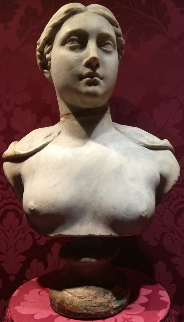 busto-femminile-marmo-xviii-secolo