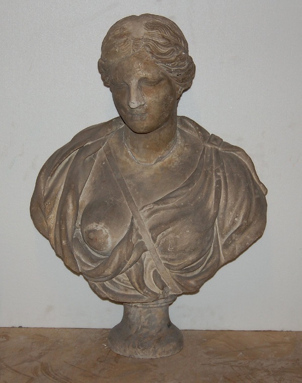 busto-femminile-afrodite-marmo-i-secolo-dc-mantova-palazzo-ducale-museo-accademia-belle-arti