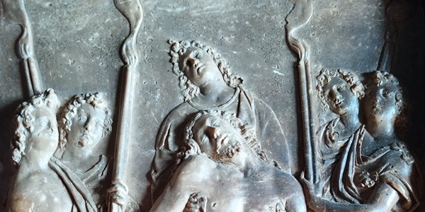 taddeo-zuccari-cristo-in-pietà-con-angeli-stucco