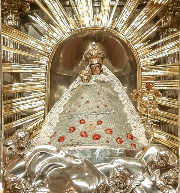 madonna-con-bambino-magna-mater-scultura-in-legno-dipinta-e-dorata-xii-secolo-santuario-di-mariazell-austria