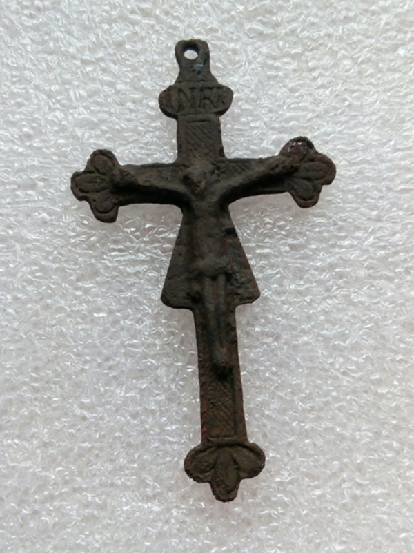 croce-da-pellegrinaggio-lega-metallica-santuario-mariazell-austria-xviii-secolo