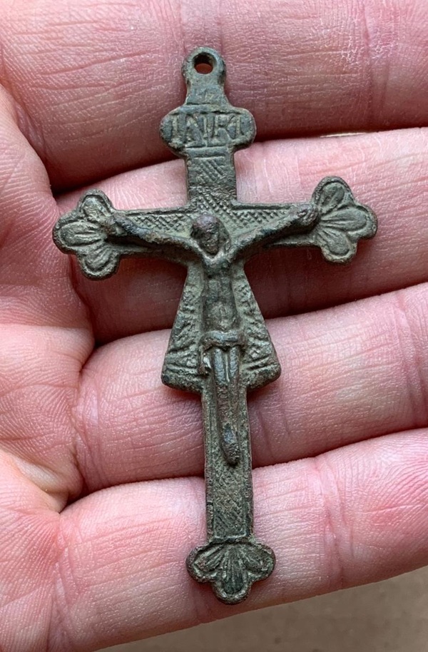 croce-da-pellegrinaggio-lega-metallica-santuario-mariazell-austria-xviii-secolo